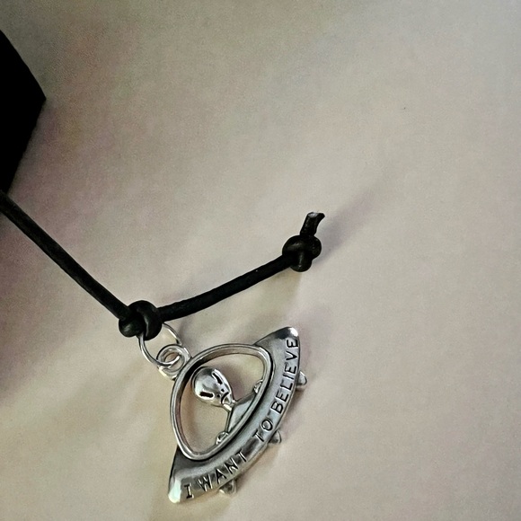 Roach Clip Spaced Out Smoker’s Helper Glow in the Dark Alien Head & green beads - Picture 13 of 17